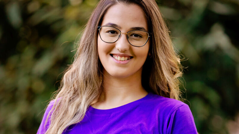 Jacobi Éden portréja, Helen Doron oktató